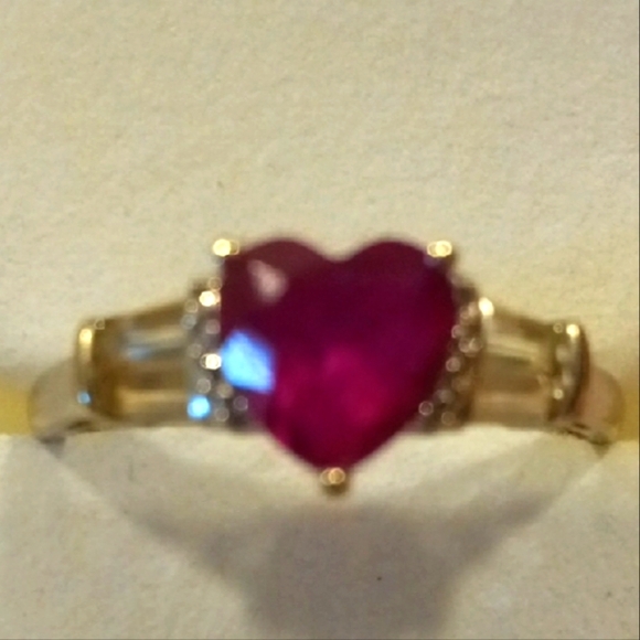10 Kt Real Gold Ruby Ring - Picture 3 of 4